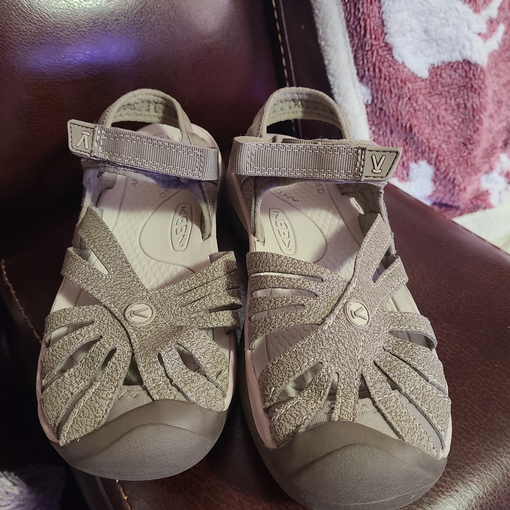 Keen Women's Sandals in Light Taupe